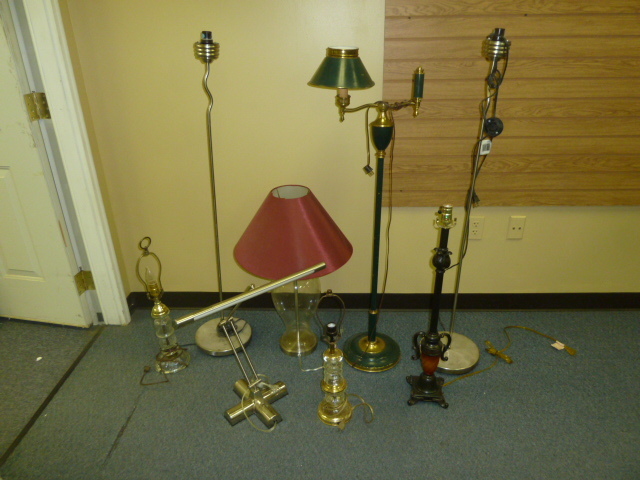 lot 46 image: LARGE LOT OF LAMPS