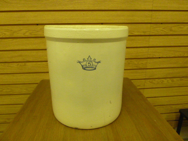 lot 45 image: # 5 CROCK