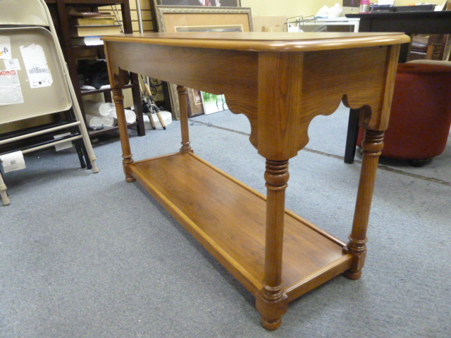 lot 40 image: OAK SOFA TABLE