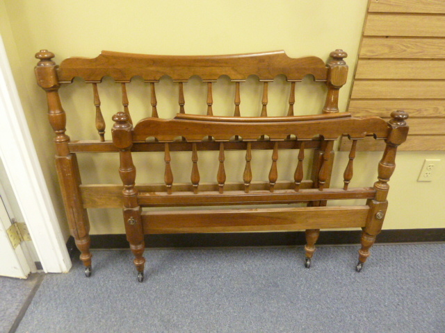 lot 39 image: TWIN HEADBOARD & FOOTBOARD Pennsylvania House