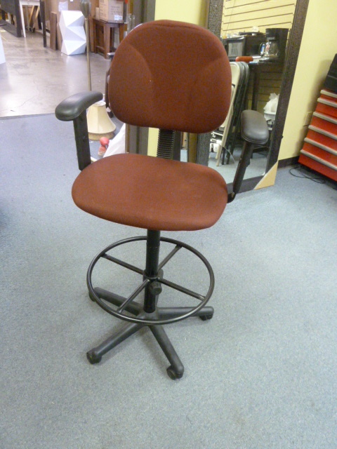 lot 37 image: DRAFTING CHAIR