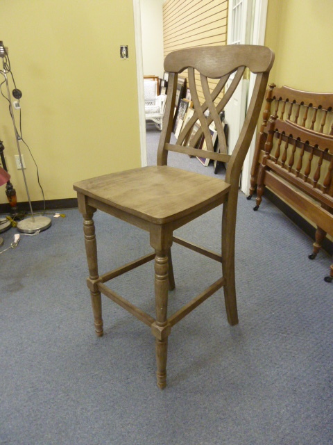 lot 35 image: BRAND NEW BARSTOOL.....very attractive