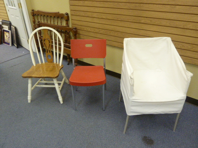 lot 34 image: LOT OF 3 RANDOM CHAIRS