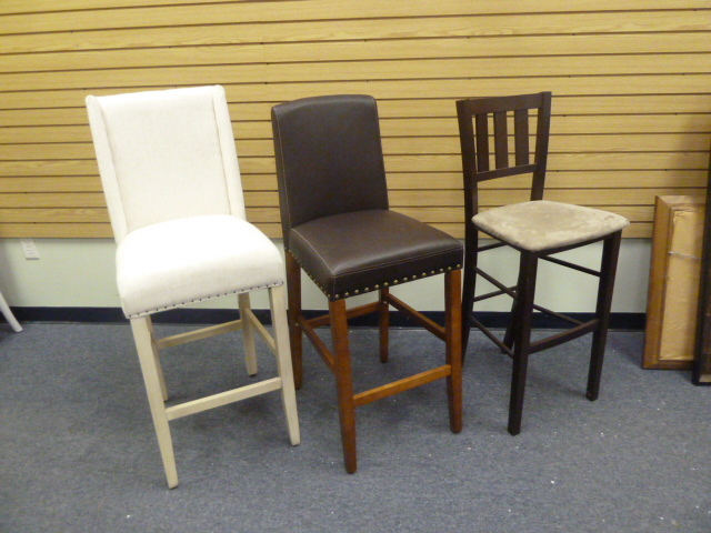lot 23 image: SET OF 3 NICE BARSTOOLS
