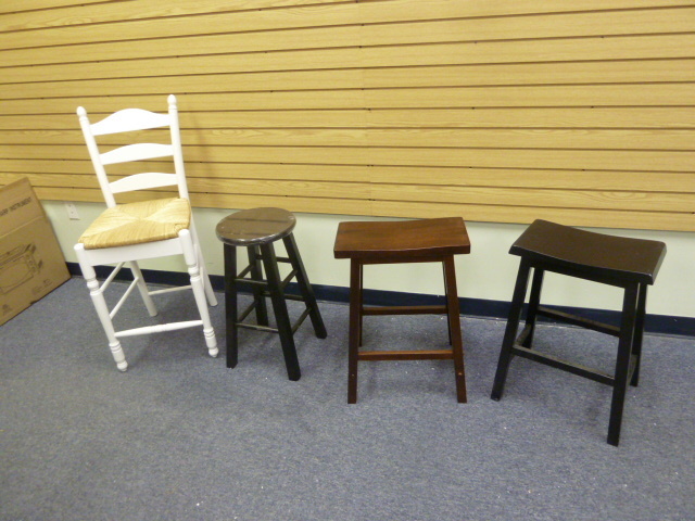 lot 31 image: SET OF 4 RANDOM STOOLS