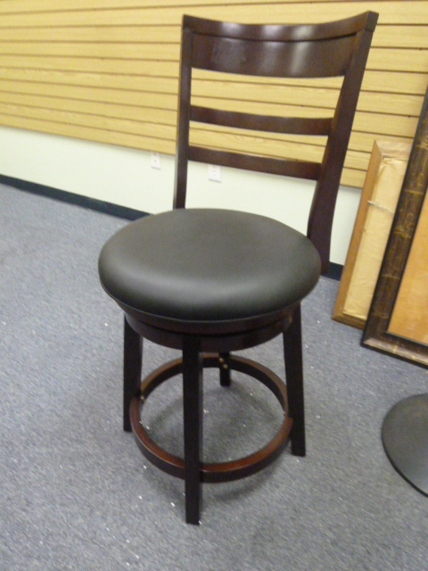 lot 116 image: VERY NICE LARGE BRAND NEW COUNTER HEIGHT STOOL