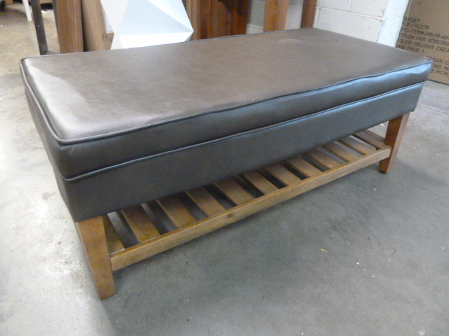lot 17 image: GREY OTTOMAN  BENCH