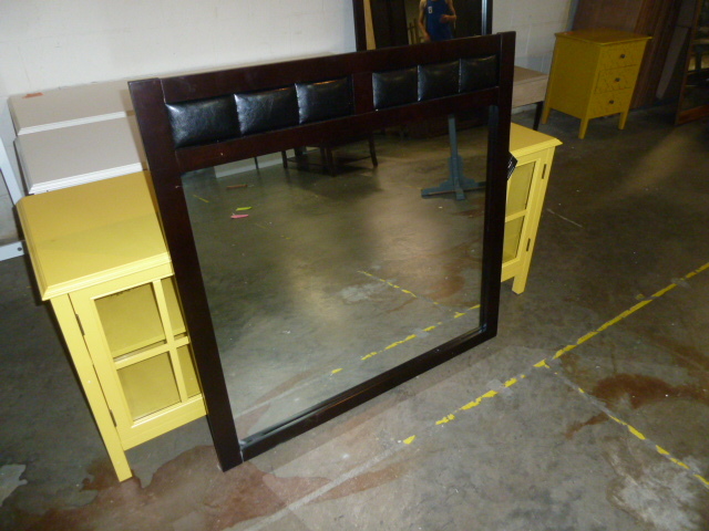 lot 81 image: COASTER FURNITURE MIRROR