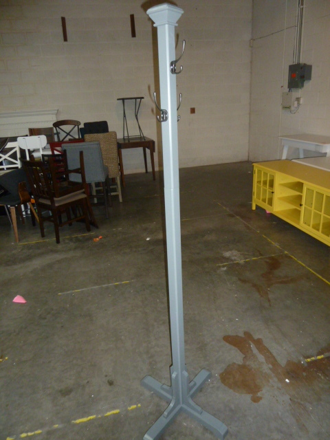 lot 77 image: COAT RACK