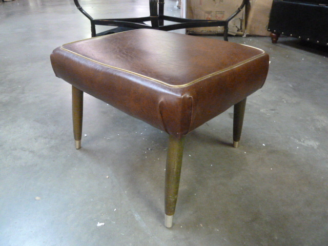 lot 150 image: RETRO FOOT STOOL