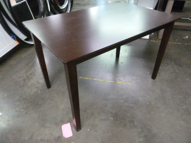 lot 232 image: DINING TABLE - BAD CORNER AND A SMALL SCRATCH