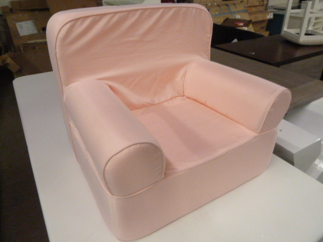 lot 230 image: SMALL CHILDS CHAIR