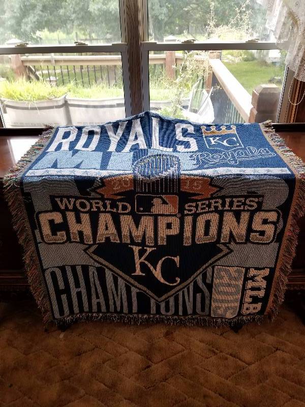 lot 136 image: Royals World Series Throw Blanket