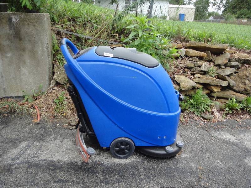 lot 915 image: Clarke CA30 Floor Scrubber Parts or Repair Only