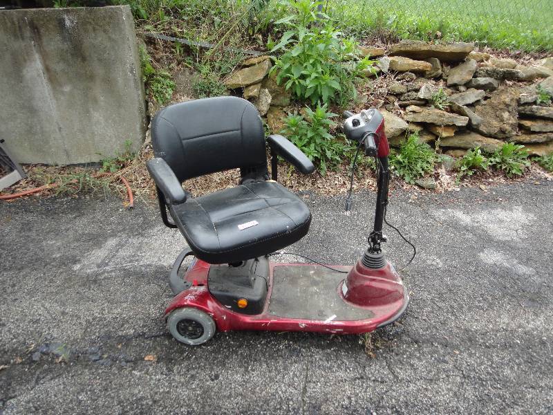 lot 917 image: Invacare Scooter