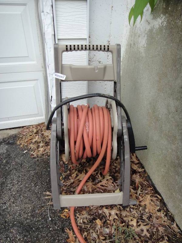 lot 920 image: Hose Reel with Hose
