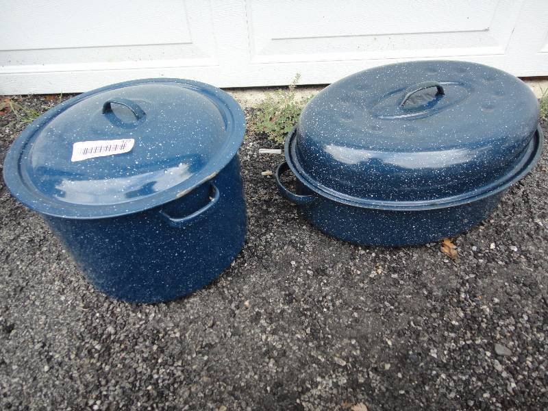 lot 922 image: Pair of Roasting Pans