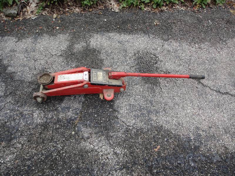 lot 925 image: Hydraulic Floor Jack