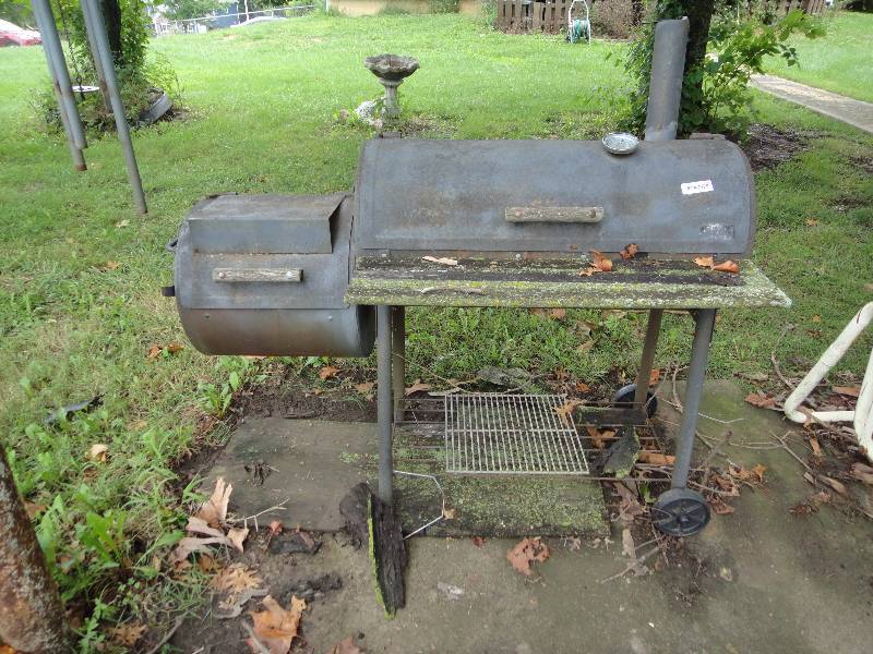 lot 214 image: Metal Smoker