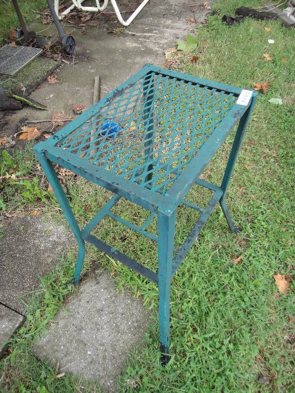 lot 213 image: Metal Rack