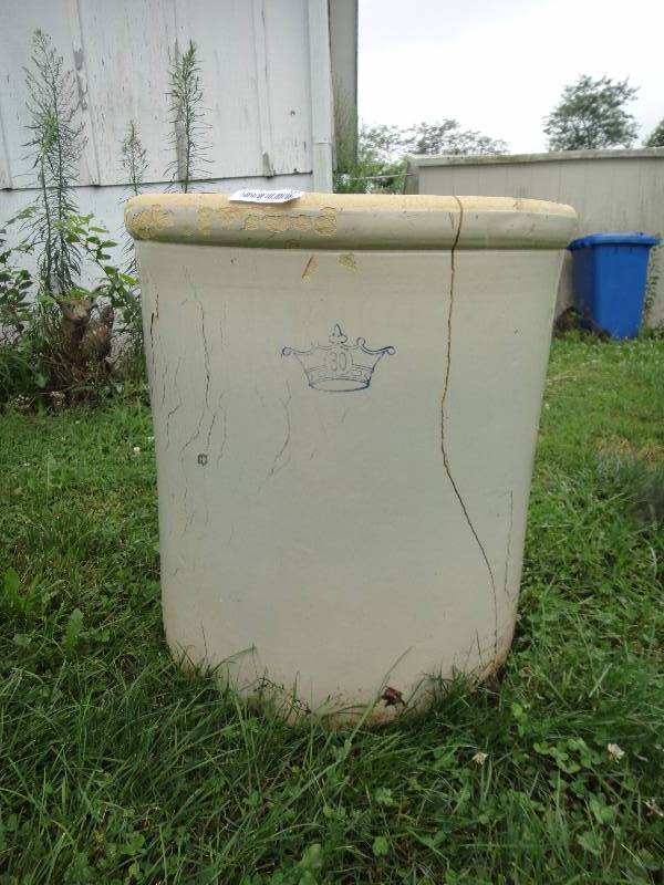 lot 217 image: Antique 30 Gallon Crock Roseville Ransbottom Has Cracks