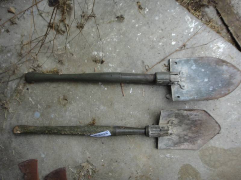 lot 226 image: Pair of Military Shovels