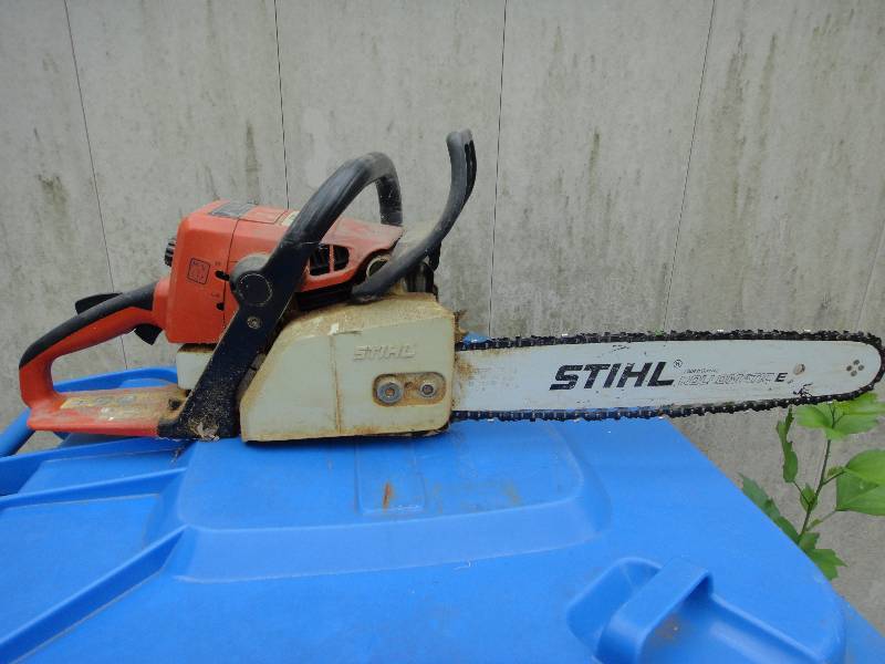 lot 235 image: Stihl 021 Chain Saw Has Compression