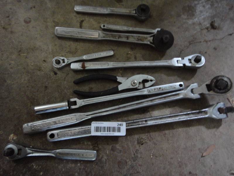 lot 240 image: Lot of Tools