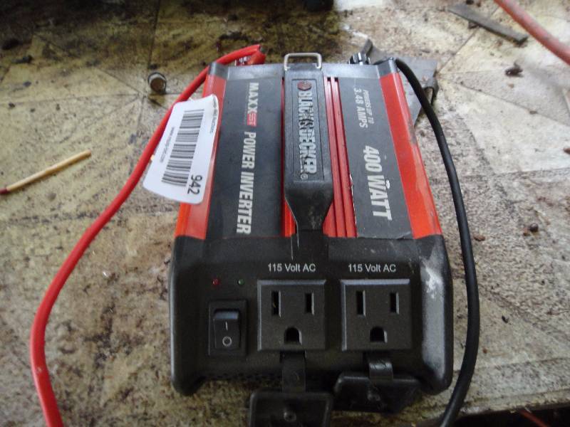 lot 942 image: 400 Watt Power Invertor