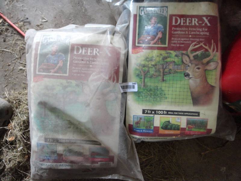 lot 946 image: Deer X Fence
