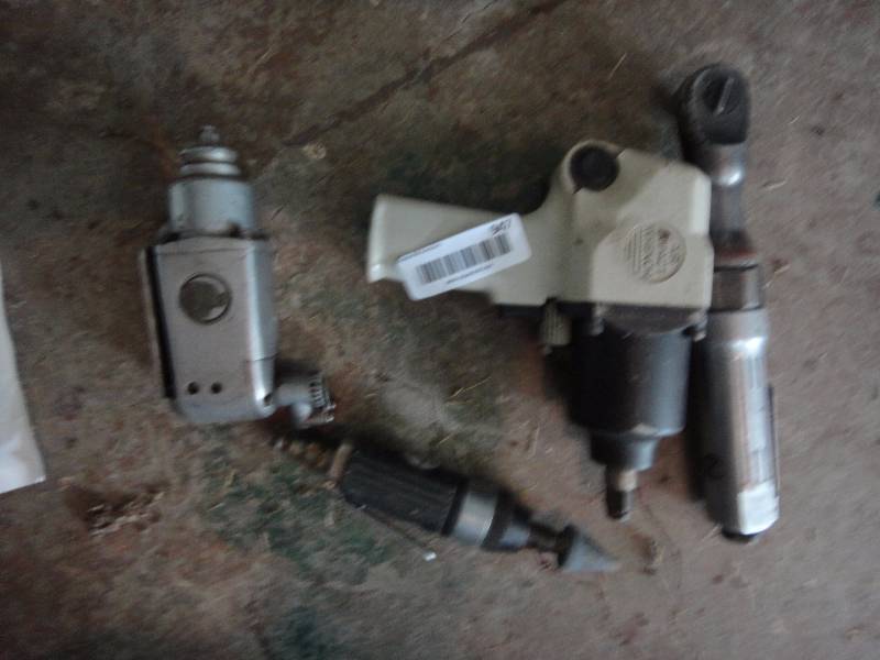lot 947 image: Lot of Pneumatic Tools