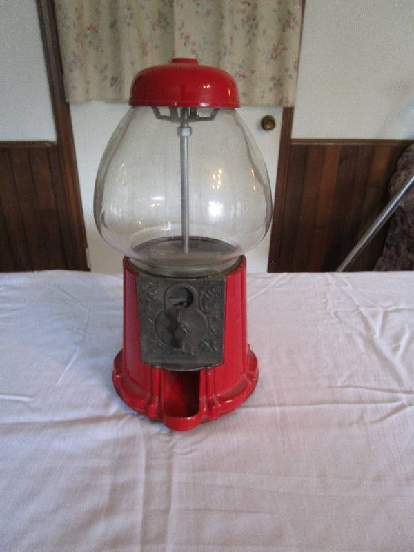lot 151 image: Vintage Bubble Gum Machine