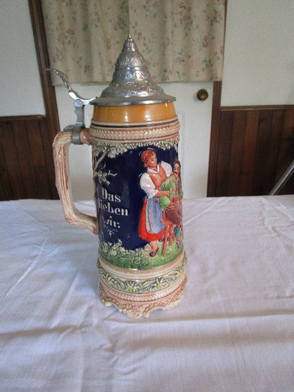 lot 152 image: Beer Stein Music Box Made in Germany