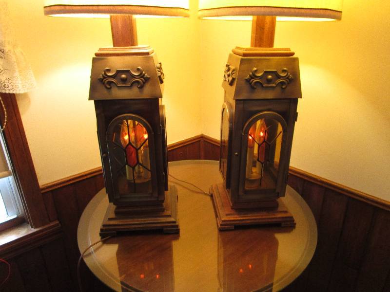lot 157 image: Pair of Cool Vintage Lamps with Flickering Lights