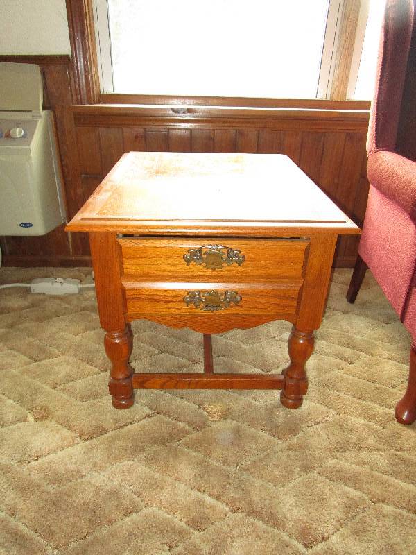 lot 169 image: Broyhill End Table