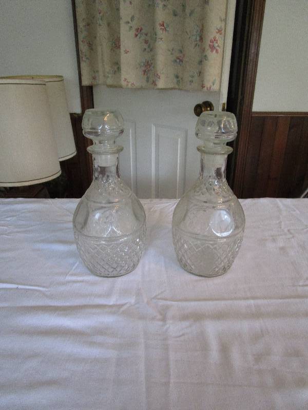 lot 177 image: Pair of Decanters