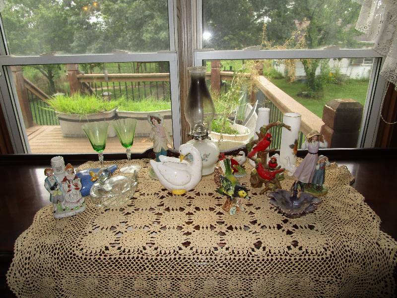 lot 179 image: Lot of Knick Knacks