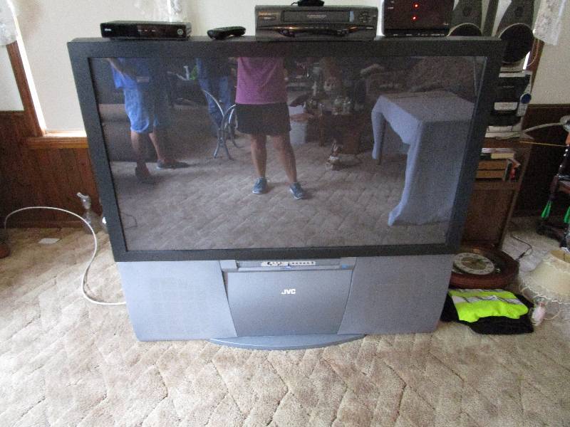 lot 181 image: JVC 56 Big Screen Tv Works Great