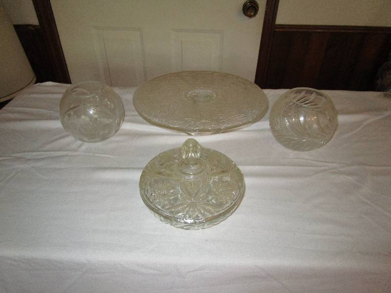 lot 185 image: Lot of Glassware