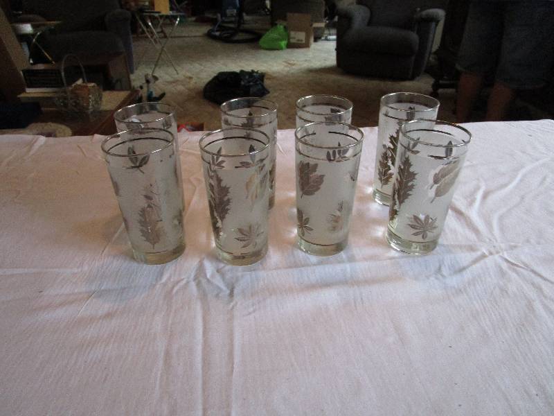 lot 253 image: Vintage Glass Set