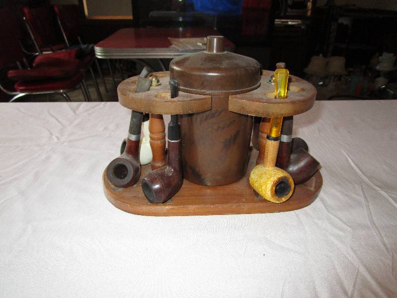 lot 256 image: Pipe Stand and Pipes