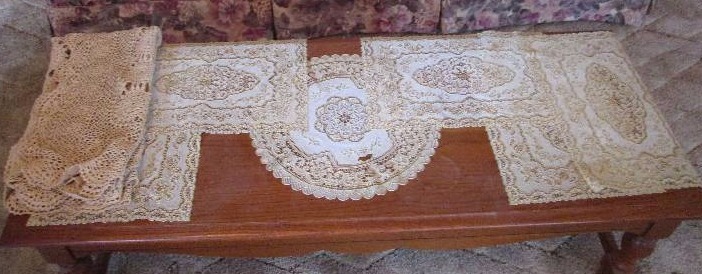 lot 257 image: Lot of Doilies