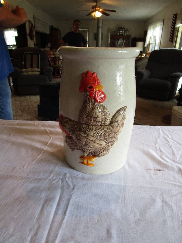 lot 970 image: Rooster Crock