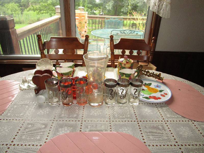 lot 270 image: Lot of Random Glassware