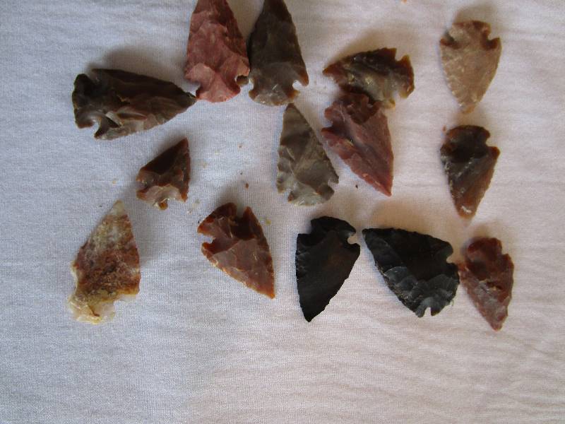 lot 973 image: Lot of Arrowheads