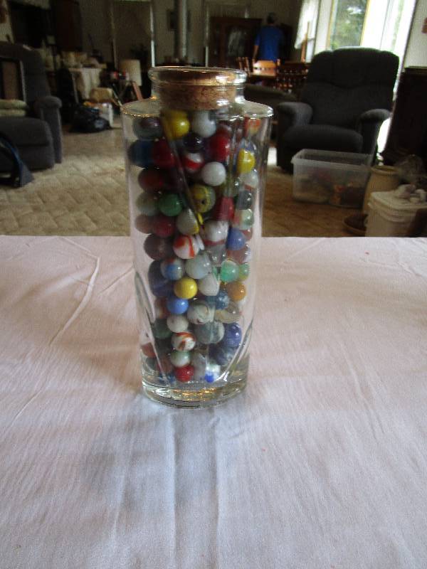 lot 974 image: Jar of Marbles