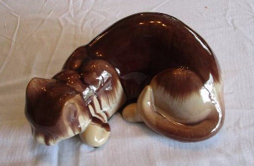 lot 978 image: Sleeping Cat Ceramic