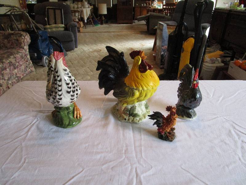 lot 987 image: Ceramic Chicken Lot