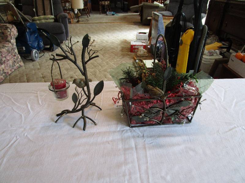lot 198 image: Lot of Home Dcor