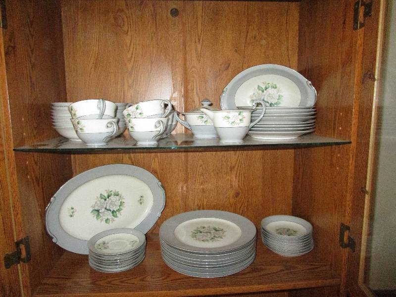 lot 201 image: Seyei China Harmony House Japanese Dish Set